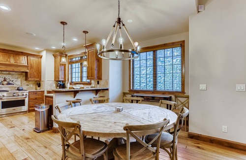 Intermountain Casa | Vail Valley Views, Hot Tub & Parking Included!