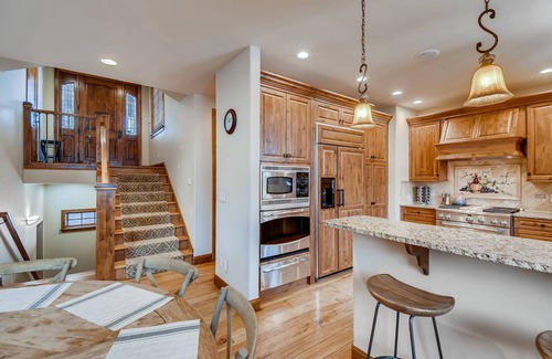 Intermountain Casa | Vail Valley Views, Hot Tub & Parking Included!