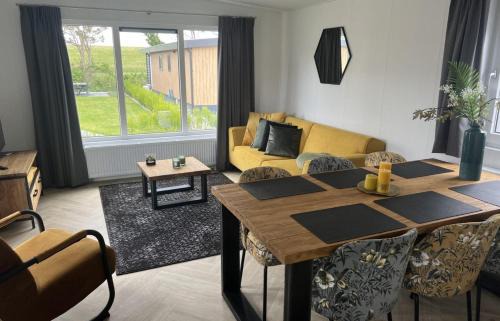 Scherpenisse Chalet De Esquí | Vakantiepark de Zeeuwse Parel - Oosterschelde