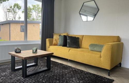 Scherpenisse Chalet De Esquí | Vakantiepark de Zeeuwse Parel - Oosterschelde