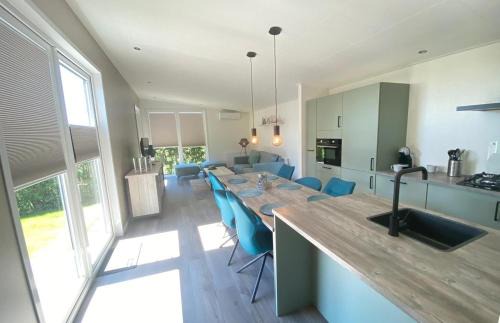 Scherpenisse Chalet De Esquí | Vakantiepark de Zeeuwse Parel - de Schelde
