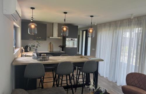 Scherpenisse Chalet De Esquí | Vakantiepark de Zeeuwse Parel - de Zeebries