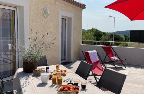 Neffies Casa | Val des Bruyères - gîte 15mn Pézenas avec terrasse et cour close - Parking privatif securisé - wifi FTTH gratuit