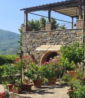 Lisciano Niccone Apartamento | Val di Rampo - Appartment with Pool, private terrace overlooking Niccone Valley