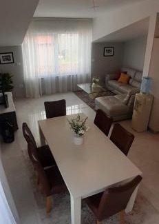 Valdebek Apartamento | Valdebek Apartments with pool