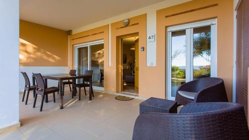 Portimao City Centre Apartamento | Vale da Ribeira 2BDR House W/Pool by LovelyStay