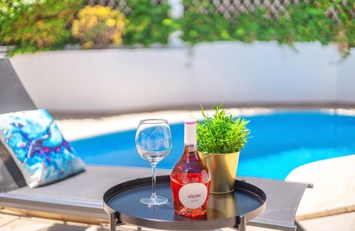 Vale do Lobo Villa | Vale do Lobo Design Villa: heated pool w/ safety fence, golf discounts, Fibre