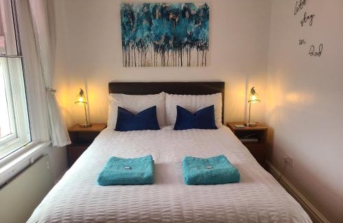 Prestatyn Apartamento | VALE VIEW APARTMENT, Prestatyn, North Wales - a stylish, dog-friendly holiday let just a 5 min walk to beach & town!
