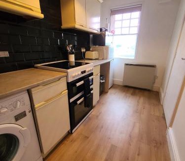 Prestatyn Apartamento | VALE VIEW APARTMENT, Prestatyn, North Wales - a stylish, dog-friendly holiday let just a 5 min walk to beach & town!