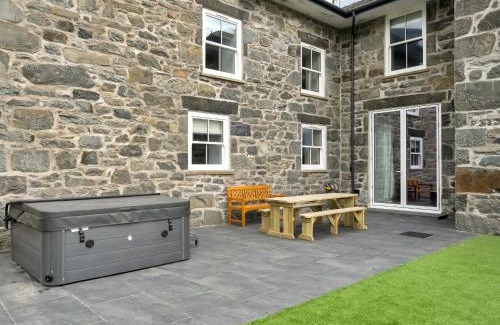 Harlech Casa | Valerian Lodge