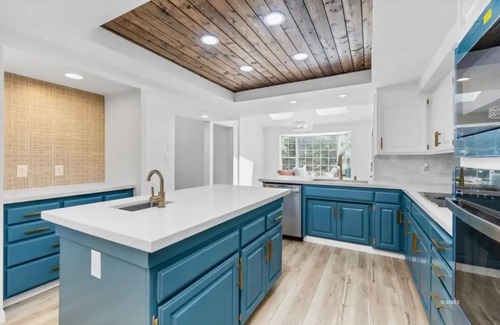 Kernville Casa | Valhalla House, Luxury Home, 1mi to Downtown, 4 BR, Game Room, Hot Tub, Backyard