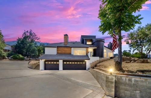 Kernville Casa | Valhalla House, Luxury Home, 1mi to Downtown, 4 BR, Game Room, Hot Tub, Backyard
