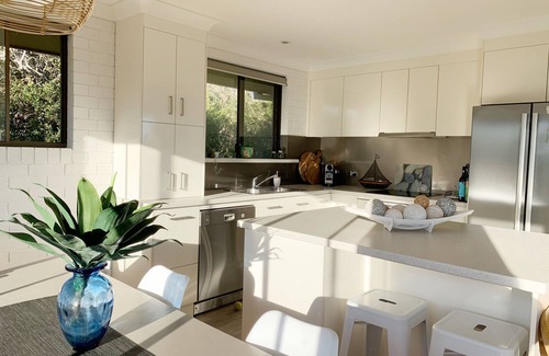 Valla Beach Casa | Valhalla - One minute walk to beach, pet friendly, surfing, ocean views