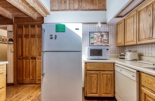 Sevierville Cabina | Valhalla - Private Rustic Getaway 2 Bedroom Cabin by RedAwning