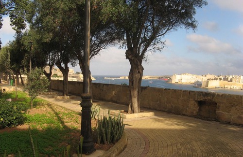 Floriana Apartamento | La Valeta está a 7 minutos a pie del apartamento