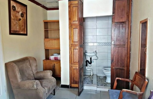 Bezuidenhout Valley Casa | Valley Center Guest House
