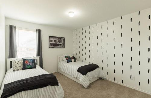 Southside Casa | Valley Forest 65in TV Games Lackland Pet