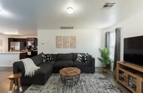 Southside Casa | Valley Forest 65in TV Games Lackland Pet