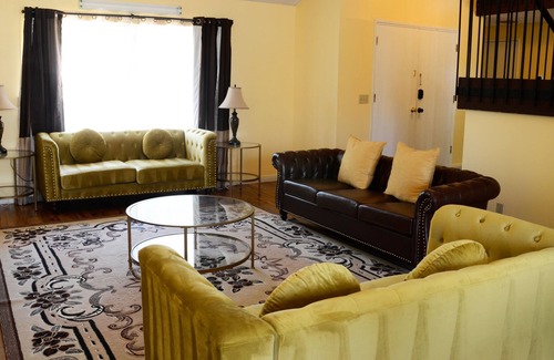 West Hills Casa | VALLEY GEM 5 bedroom , 3 bath, sleeps 11