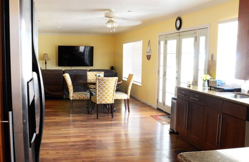 West Hills Casa | Valley Gem, luxurious 5 bedroom , 3 bath, sleeps 12
