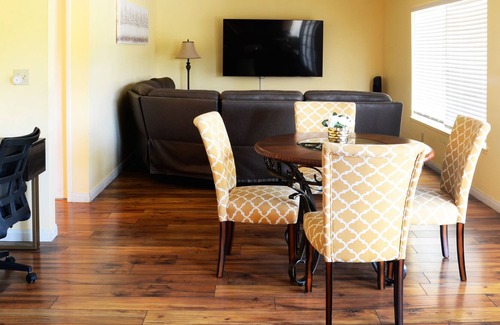 West Hills Casa | Valley Gem, luxurious 5 bedroom , 3 bath, sleeps 12