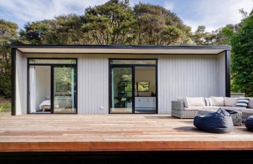 Kuaotunu Casa | Valley Hideaway - Kūaotunu Holiday Cabin