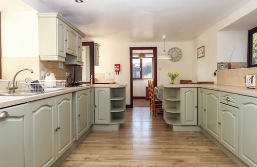 Tiverton Cabaña | VALLEY HOUSE, family friendly, with a garden in Tiverton