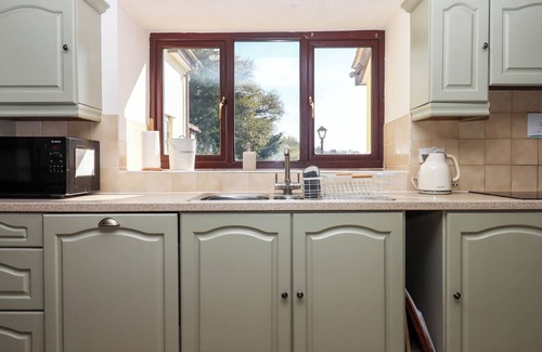 Tiverton Cabaña | VALLEY HOUSE, family friendly, with a garden in Tiverton