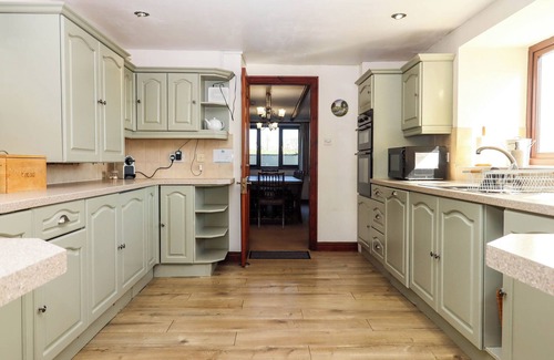 Tiverton Cabaña | VALLEY HOUSE, family friendly, with a garden in Tiverton