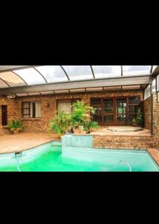 Fontainebleau Casa | Valley inn guest guest house