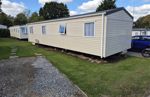 Hastings Casa | Valley Retreat - 4 bedrooms with decking sleeps 10 (D/F)