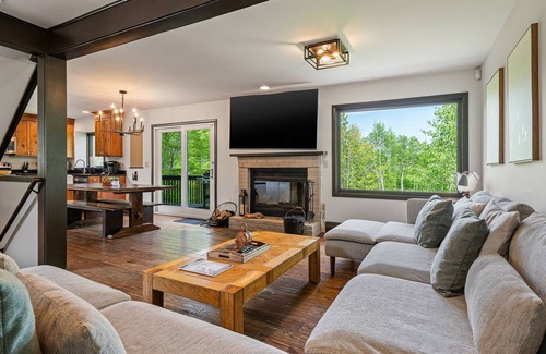 Stratton Mountain Casa | Valley View: 5BR Mtn Home with Hot Tub, Sauna & Two Living Rooms!