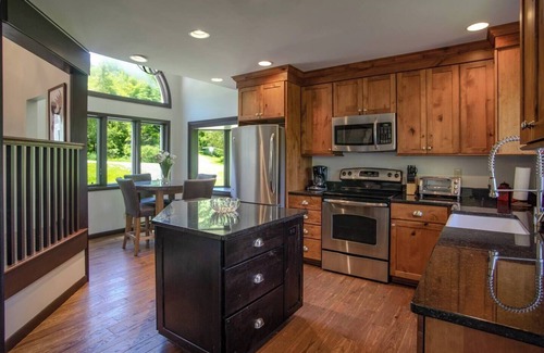 Stratton Mountain Casa | Valley View: 5BR Mtn Home with Hot Tub, Sauna & Two Living Rooms!