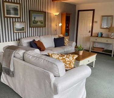 Hele Casa | Valley View at Hewish Mill