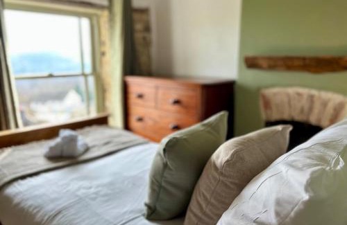 Stroud Casa | Valley View Cottage by MaisonPro