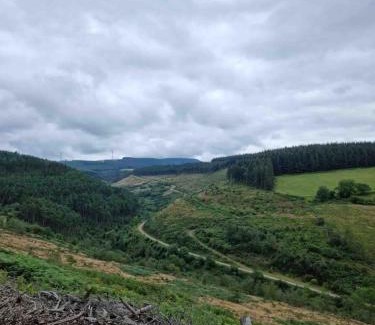 Bridgend Casa | Valley View Cottage with stunning balcony views!