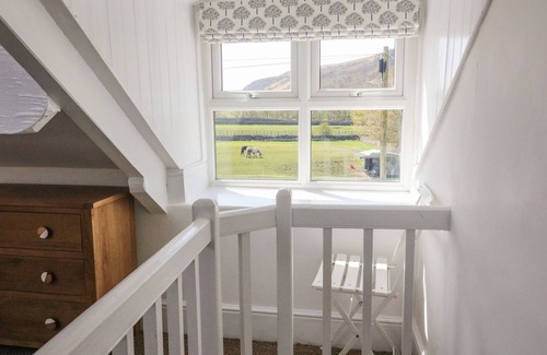 Kettlewell Cabaña | VALLEY VIEW, family friendly, character holiday cottage in Kettlewell