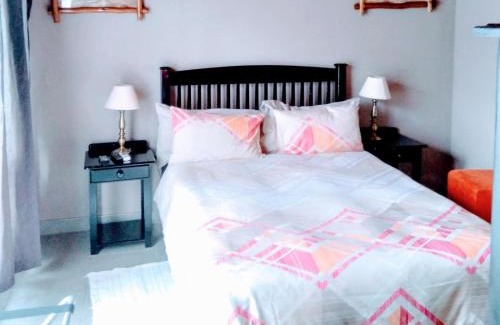 Moses Kotane Casa | Valley View Guest House
