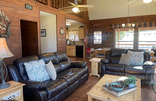 Red River Cabina | Ocupando dos lotes en Monte Vista Estates en el Red River Upper Valley, Valley View tiene muchos s