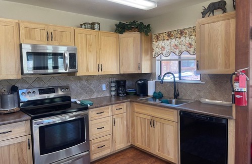 Red River Cabina | Ocupando dos lotes en Monte Vista Estates en el Red River Upper Valley, Valley View tiene muchos s