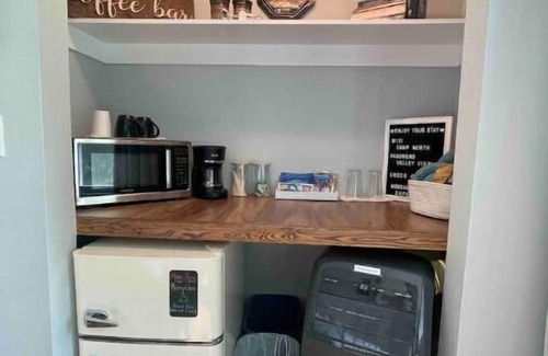 Mars Hill Casa | Valley View - In Town - Guest Suite