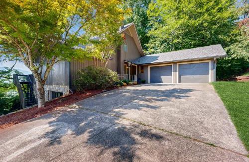 Black Mountain Casa | Valley View Lodge at Camp Rockmont