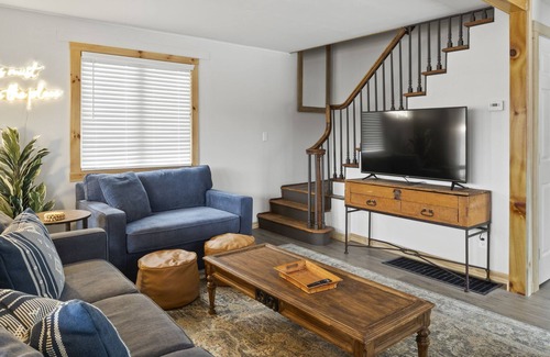 Honeoye Casa | Valley View | Mins to Lake and Ski | Hot Tub