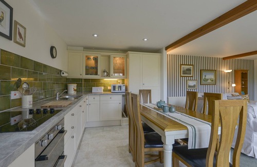Hele Cabaña | VALLEY VIEW, pet friendly, character holiday cottage in West Down