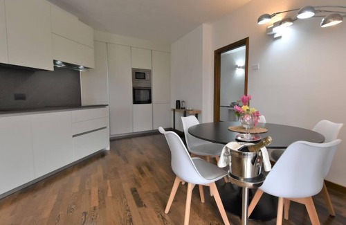 Ardenno Apartamento | Valley View Pool Apartment by Interhome