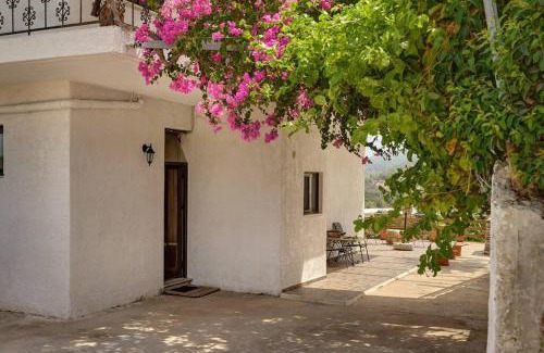 Salakos Apartamento | Valley View Studio Apartment Salakos