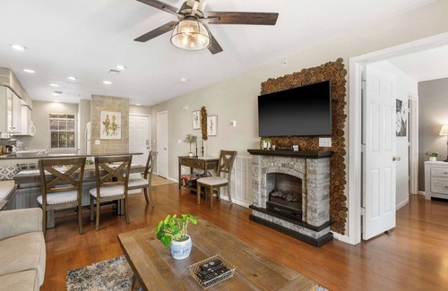 Branson Condominio | Valley View Treehouse | Holiday Hills Branson | Golf Resort | Outdoor Pools
