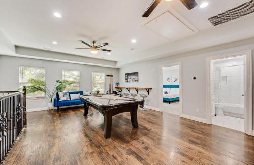 Lewisville Casa | Valley Vista Luxury Retreat w Pool Cinema Games