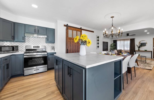 North Valley Casa | ValleyVibe: Modern Comfort in North Valley - an Irvie Home