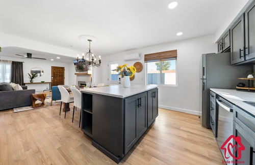 North Valley Casa | ValleyVibe: Modern Comfort in North Valley - an Irvie Home